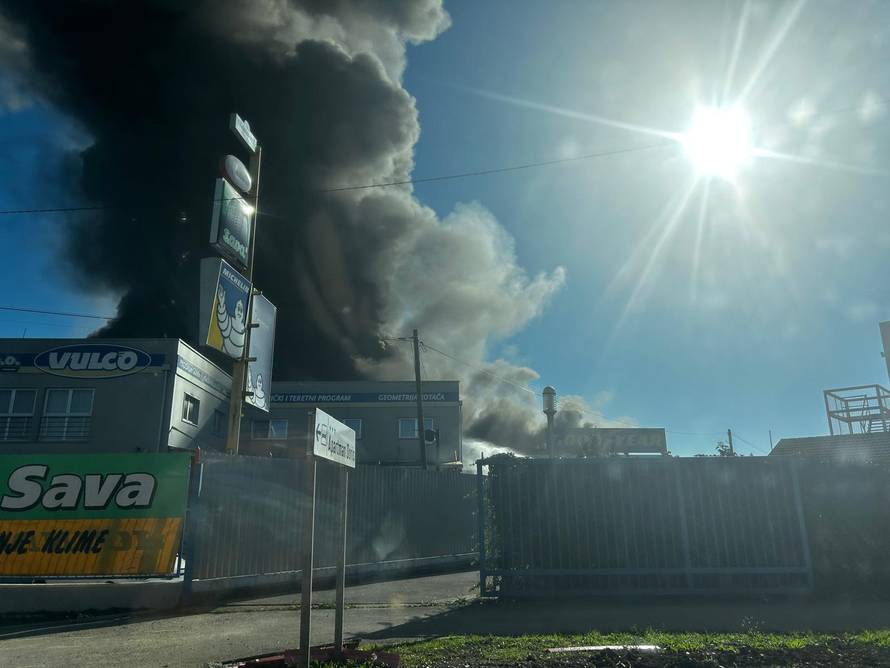 FOTO/VIDEO Još se dimi u Sv. Nedelji: 'Nije opasno za ljude'