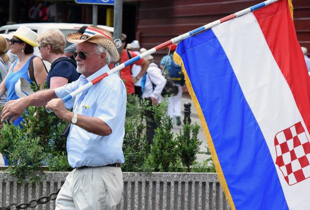 Sarajevo: Hodo?asnici odlaze sa stadiona gdje je papa Franjo služio misu