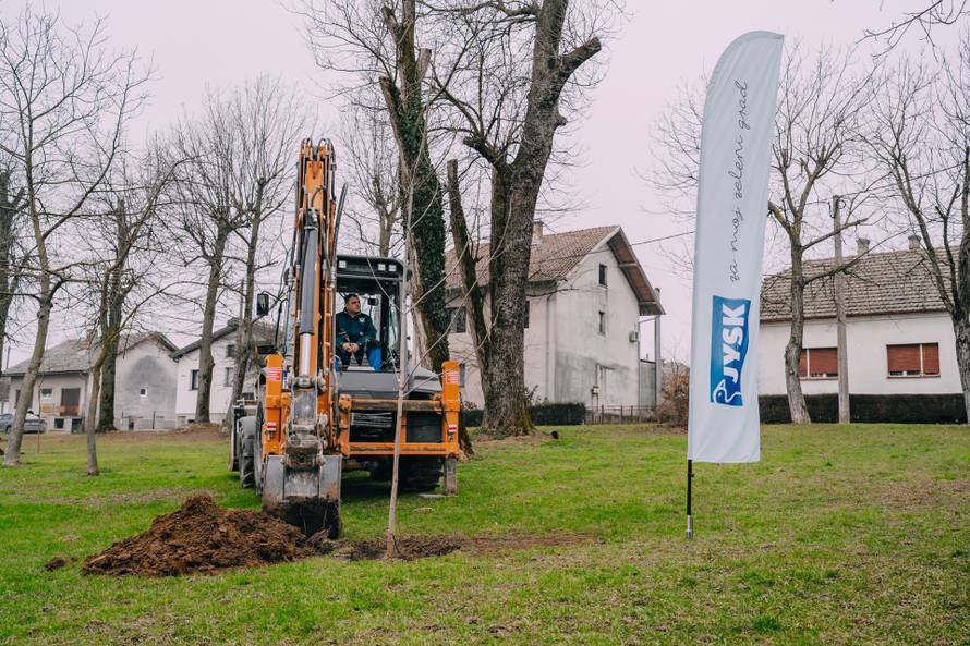 „JYSK za moj zeleni grad“: nove sadnice lipe i jasena uljepšale park i šetnicu u Kutini