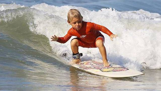 Princ valova: Dječak (4) je sam naučio surfati prije dvije godine