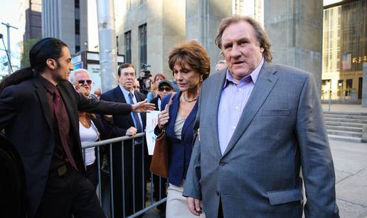 G. Depardieu je u samoobrani ubio dva lava i potom ih pojeo