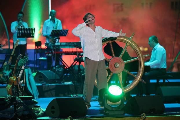 Vela Luka: Održan koncert "Trag u beskraju" posvećen Oliveru Dragojeviću