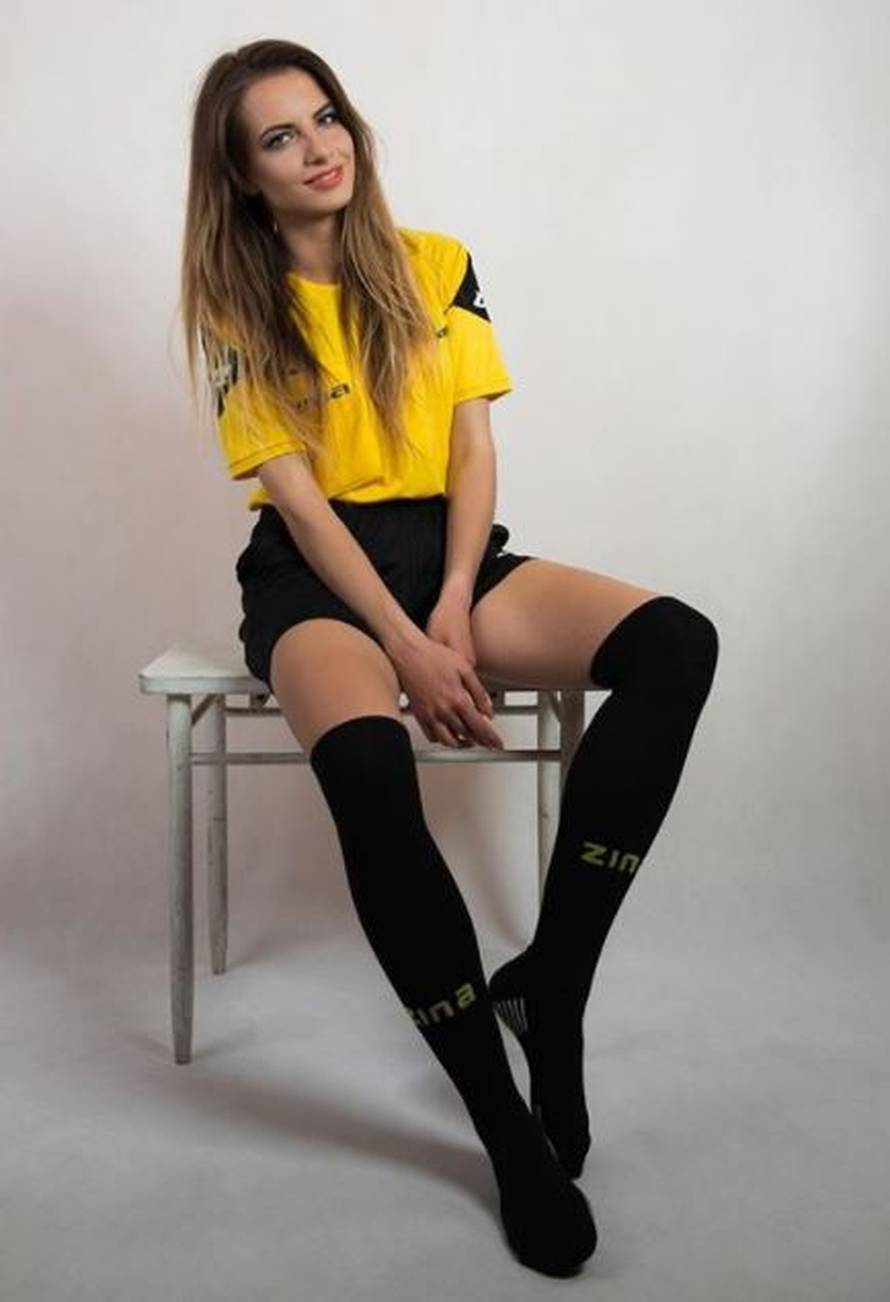 Najseksi sutkinja vratila se na teren: 19 godina starijeg muža upoznala na utakmici - Hajduka