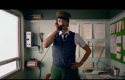 Još jedna preslatka reklama - Adrien Brody spašava Božić...