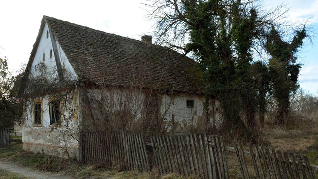 Napuštene kuće i imanja u Slavoniji