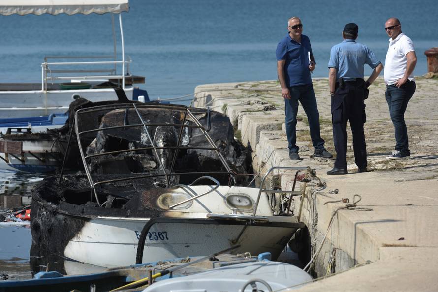 Požar je podmetnut? Izgorjelo šest brodova, šteta je totalna...