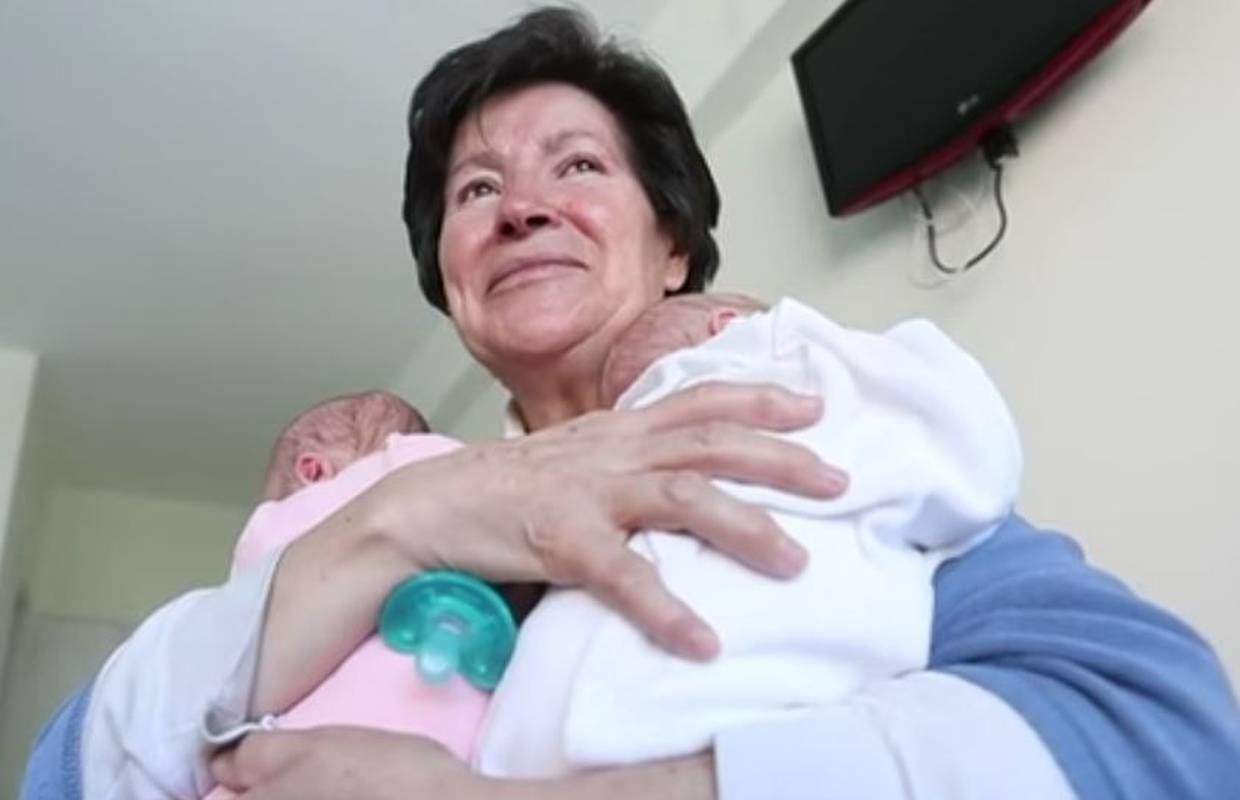 Rodila je blizanke sa 64 godine: Oduzeli su joj mališane 'jer nije sposobna brinuti o njima'