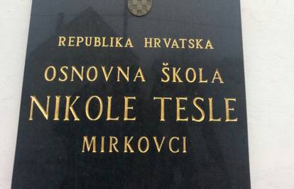 Razbili su i skinuli dvojezične ploče u Mirkovcima i Vukovaru