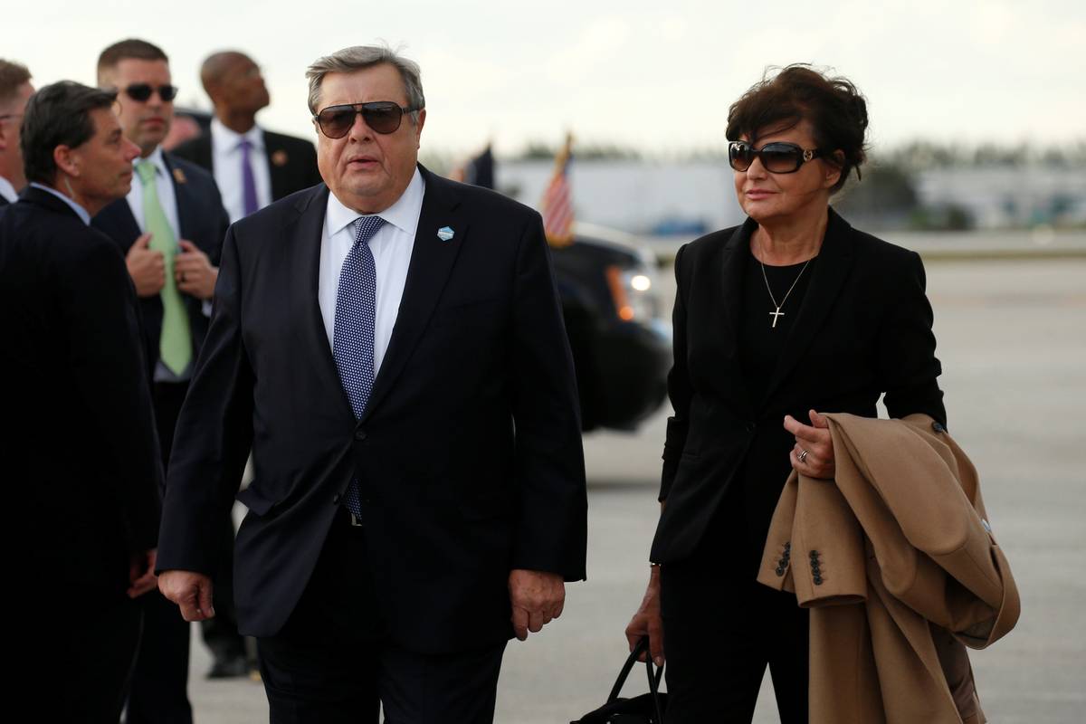 Melanijini roditelji dobili stalnu boravišnu dozvolu u SAD-u