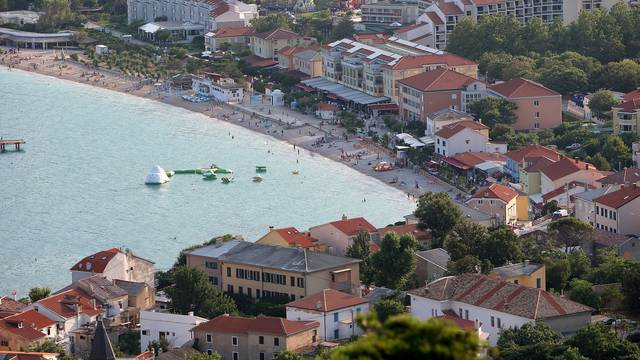 Otok Krk, Baška: Mjesto koje obiluje brojnim šljun?anim plažama 