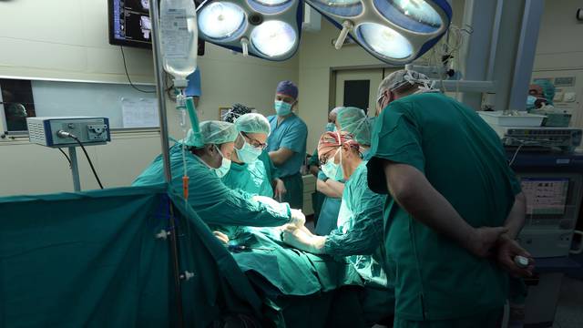 Od 10.496 liječnica - tek  je 139 kirurginja: 'Na razgovoru za posao pitali su imam li djecu'