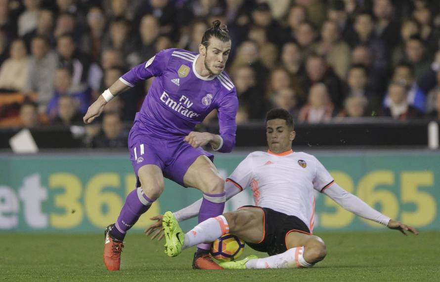 Football Soccer - Valencia v Real Madrid - Spanish La Liga Santander