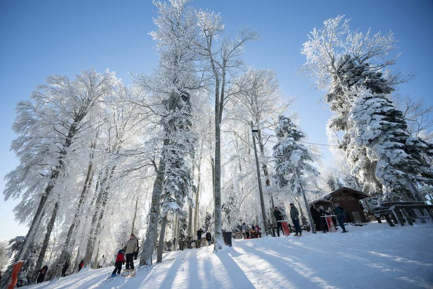 Zagreb: Dok je grad obavijen maglom, Sljeme je okupano suncem 