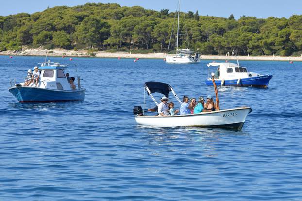 Rogoznica: Ispra?aj Gospe od Kapelice