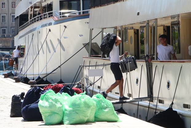 Šibenik: Kruzeri i turisti okupirali šibensku rivu