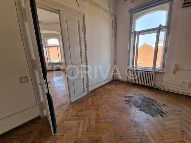 FOTO Za ovaj stan u Zagrebu traže 600.000 €: 'Nije saniran od potresa. Treba renovaciju'