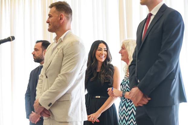 Zagreb: Predsjednik Zoran Milanović uručio je odlikovanje Stipi Miočiću