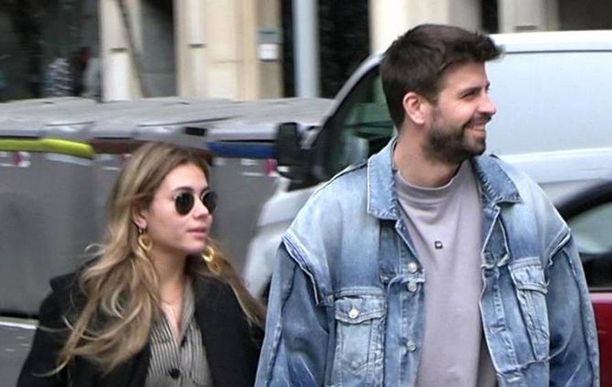 Gerard Piqué and Clara Chía stroll hand in hand through the streets of Barcelona