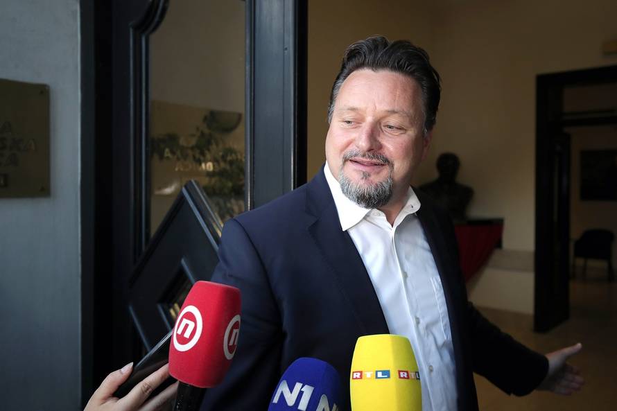 Zagreb:  Dolazak Ã¨elnika  na sastanak uÅ¾eg PredsjedniÅ¡tva HDZ-a