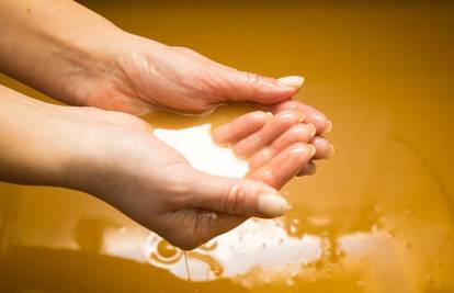 Kap naftalana za slap zdravlja: što krije jedinstveno ulje iz Hrvatske?