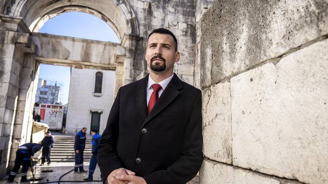 Split: Dogradonačelnik Bojan Ivošević u prolasku Srebrnim vratima nakon uklanjanja štandova