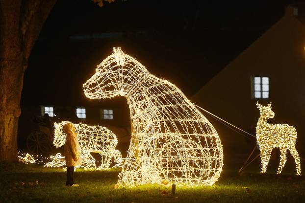 U dvorcu Trakošćan otvorena je izložba svjetlosnih skulptura "Dvorac svjetla"