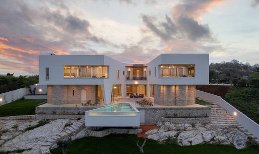 FOTO Ova ku&cacute;a za odmor blizu Zadra nema niti jedan 'ravni' zid, a no&cacute;enje stoji 1100 eura