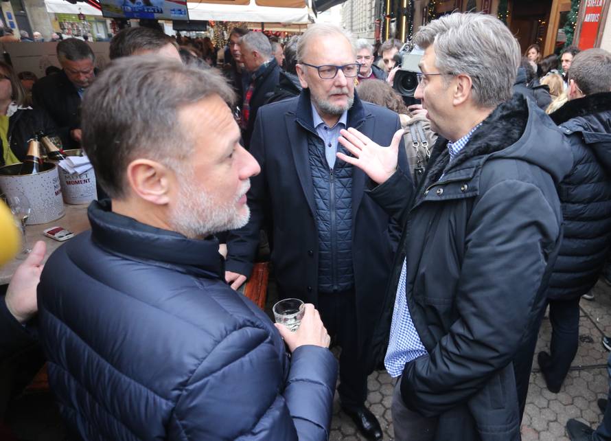 Zagreb: Premijer na Badnjak u BogoviÄevoj poput zvijezde, okupljeni poÅ¾eljeli selfie