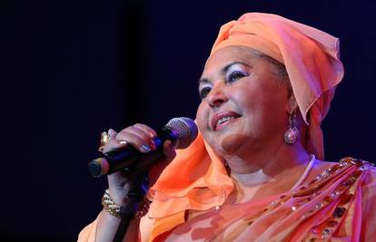 Preminula je Esma  Redžepova:  Odlazak kraljice romske glazbe