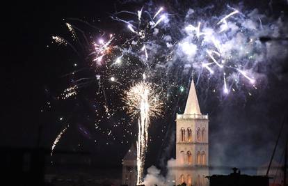 Slavlje na trgovima: Ovako su Hrvati dočekali Novu godinu