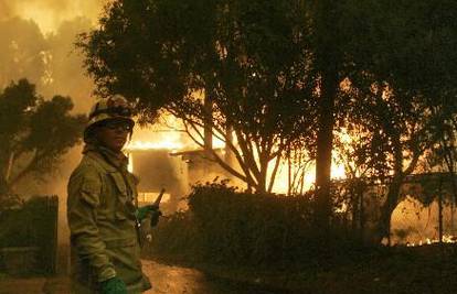 Kalifornijom hara požar, 10.000 ljudi evakuirano