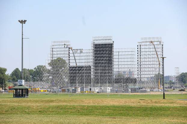 Zagreb: Radovi na izgradnji pozornice za koncert Marka Perkovića Thompsona