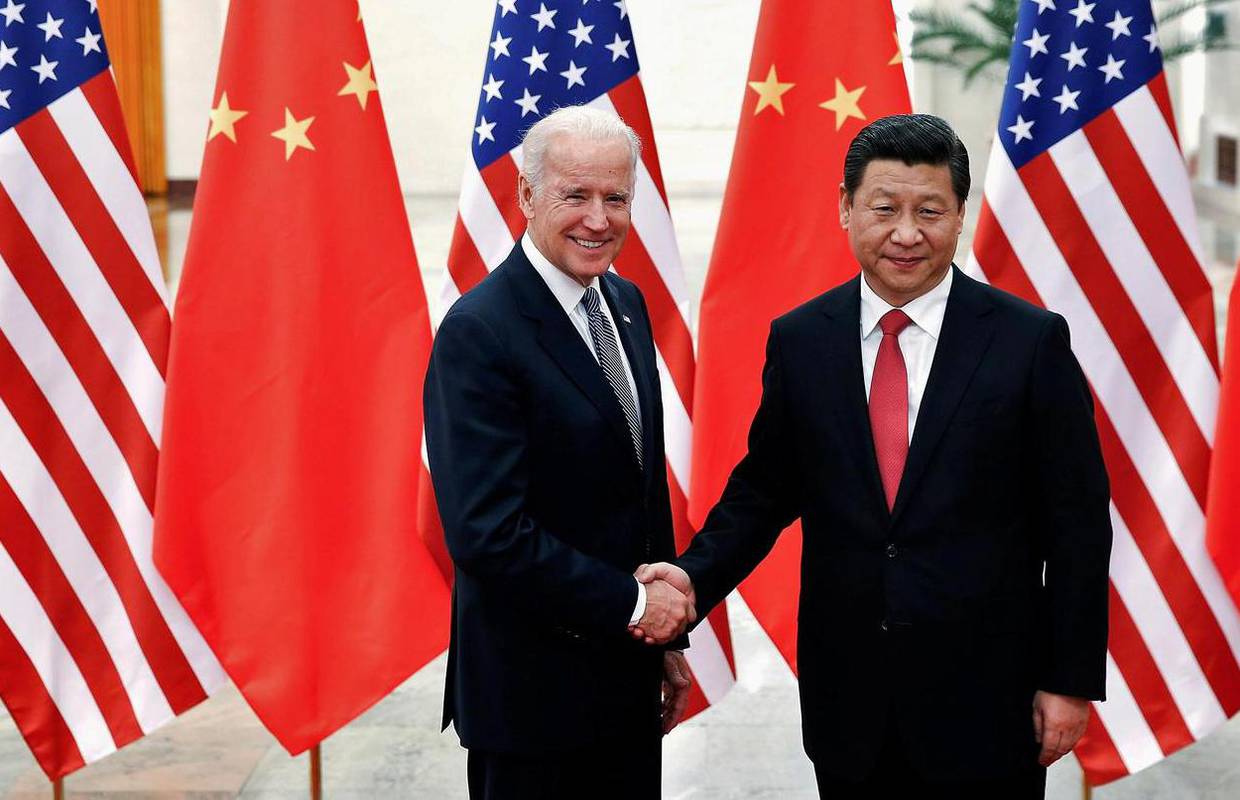 Joe Biden potpisao vrijedan zakon o infrastrukturi: 'Amerika će pobjediti u utrci s Kinom'