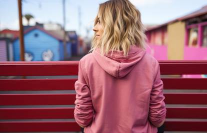 7 kombinacija uz hoodie: Jarke boje, ali i neutralne opcije