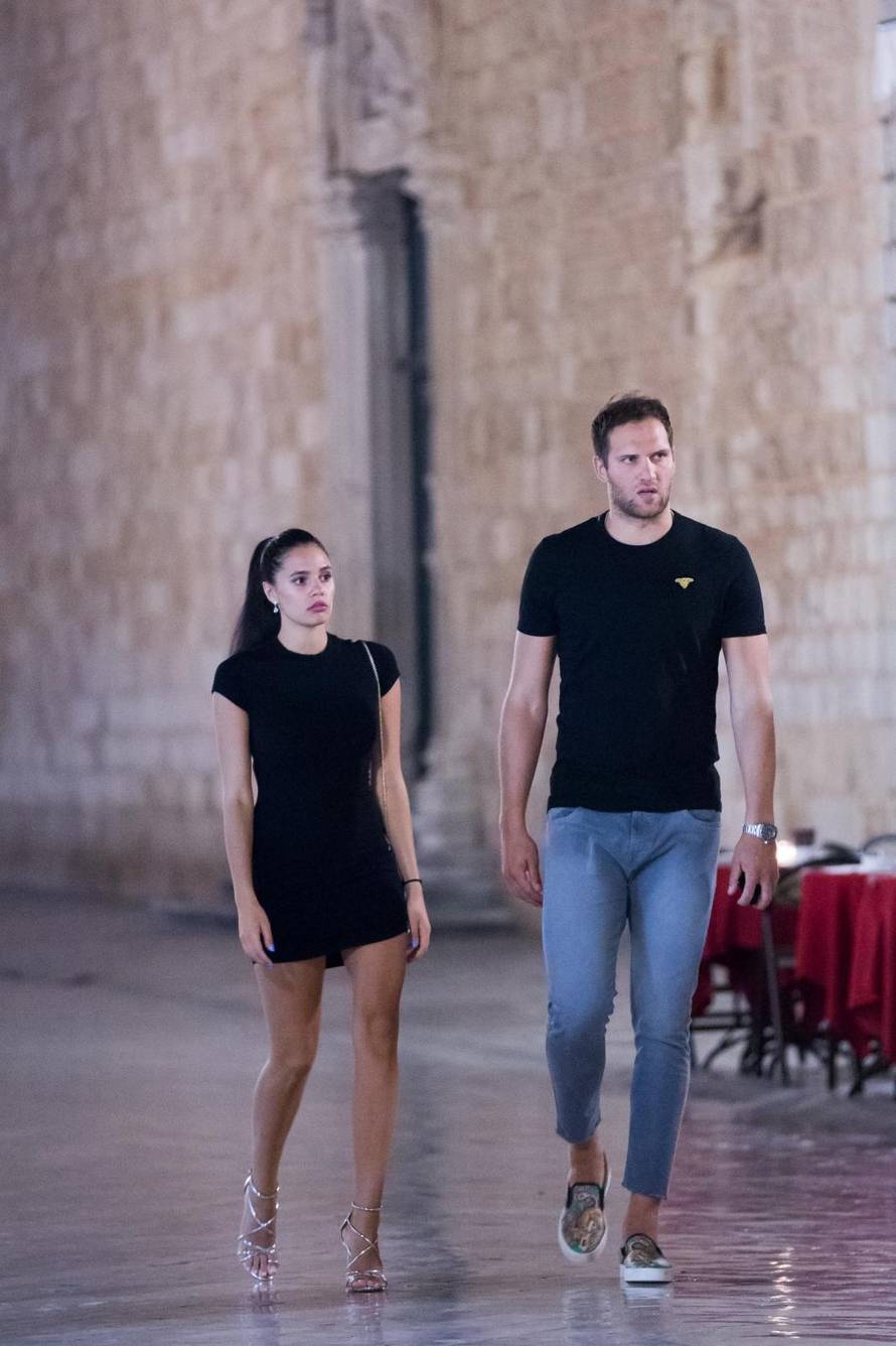 Rijetko u javnosti: Bogdanović zagrljen s djevojkom Zrinkom