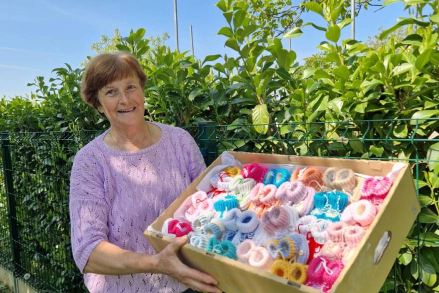 Julijana plete papučice za male Palčiće: 'Sretna sam kad znam da griju bebice veličine dlana'