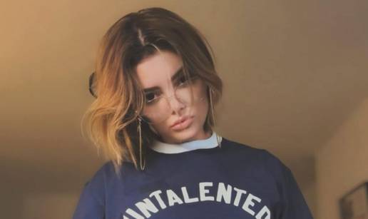 Ella Dvornik uhvatila se pospremanja, pokazala što se sve nalazi u njenom ormaru