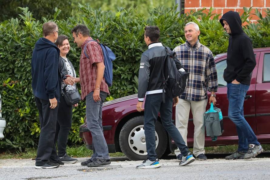 Jedna osoba privedena je ispred škole u Krapinskim Toplicama