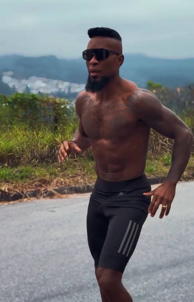 FOTO Trening, kile, mišići, žile: Ovi nogometaši objesili su svoje kopačke o klin i primili se utega