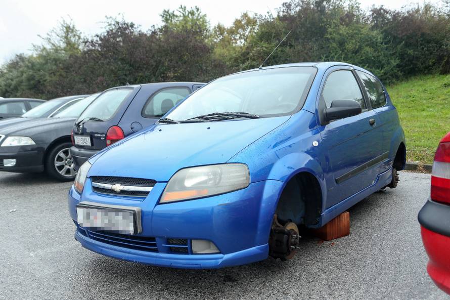 Liječnicama u Dubravi u dva su dana ukrali čak osam kotača...