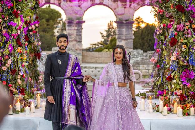 U pulskoj Areni, jednom od najljepših antičkih spomenika, upriličeno je snimanje raskošnog indijskog vjenčanja