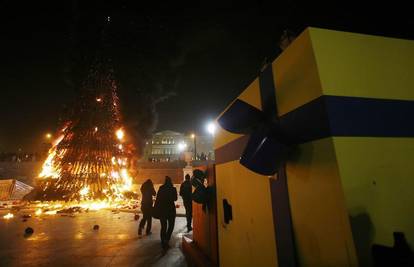 Grci zapalili robnu kuću, u Berlinu napustili konzulat 