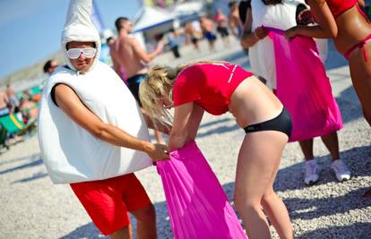 After beach party: 'Durexovi spermići' dijelili su kondome