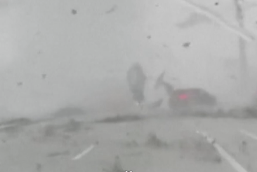 Tornado podigao auto u zrak na Floridi
