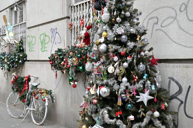 24SATA Zagreb: Stan ukrašen blagdanskim dekoracijama