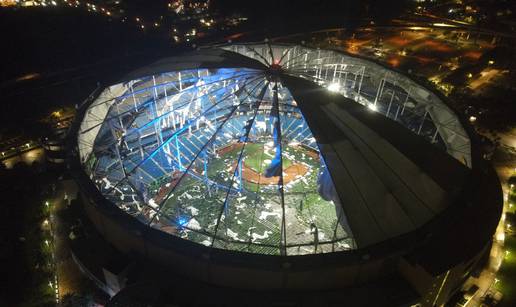 FOTO Ovaj stadion na Floridi je trebao biti prihvatni centar. Evo što mu je učinio uragan Milton