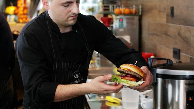 Biberon: Lokacija kraljevskog burgera i street food zalogaja