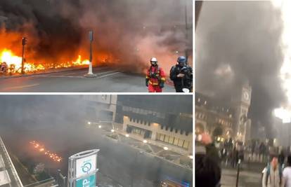 Buktinja u Parizu: Zbog požara evakuirali željezničku postaju