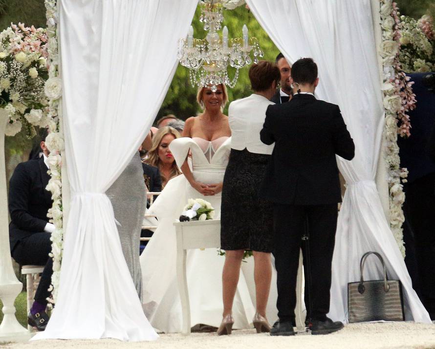 Udala se Maja: Majka ju pratila do Nenada, haljinu radio Mačak