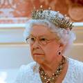 Kraljica Elizabeta II ima koronu